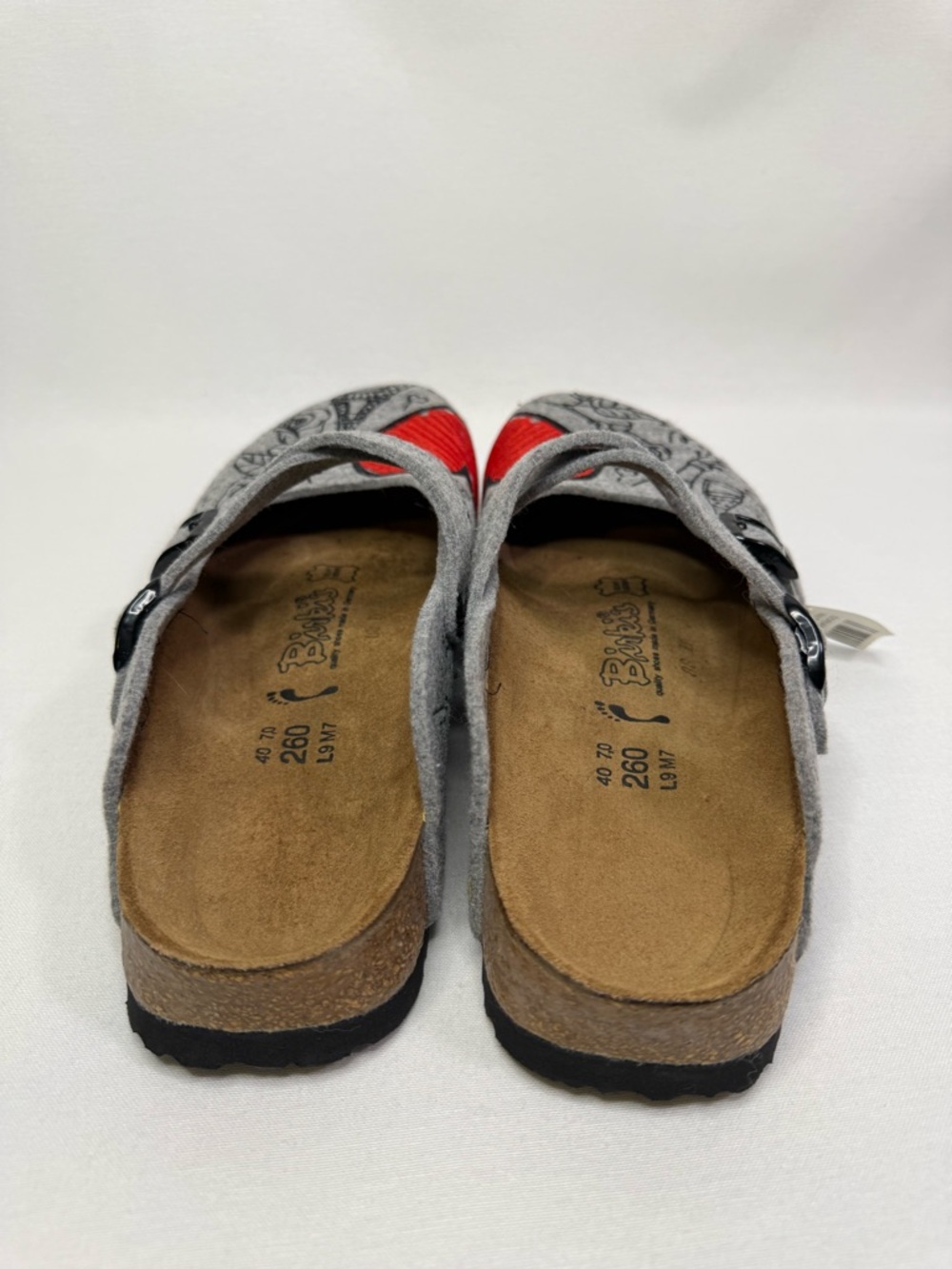 New Birki’s Women’s Size 9 Gray Felt Mules with Red Heart Accent - Picture 4 of 8